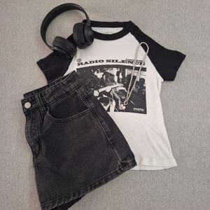 Brandy Melville radio silence crop tee ₊˚⊹౨ৎ ₊˚⊹
